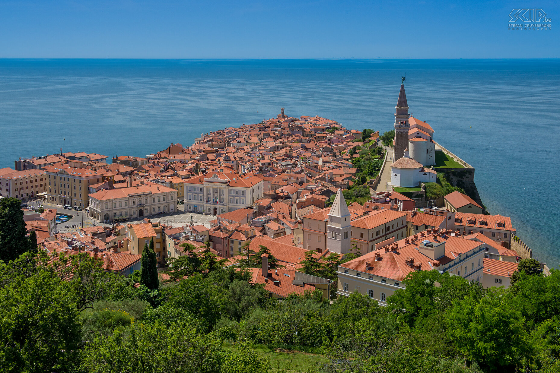 Piran - Zicht vanaf de oude stadsmuur Vanaf de oude stadsmuren van Piran heb je een prachtig zicht op de stad Stefan Cruysberghs